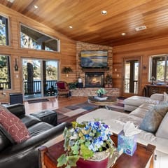 Peninsula Lakefront GEM | Panorama Views | Dock+