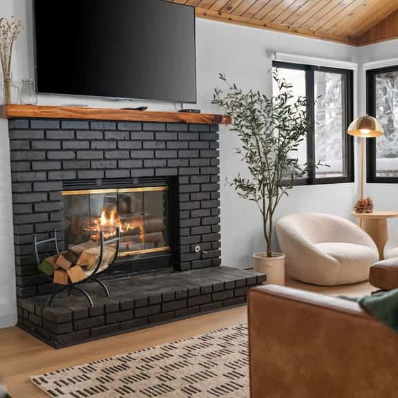 Aspen House • Near Bear Mtn • Dog friendly - Image 1