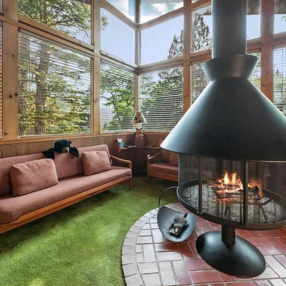 Retro Bear Haus • Spa • Fully Fenced - Image 1