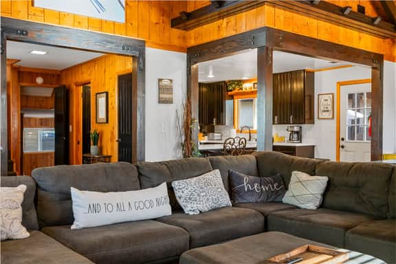 Cozy Paradise Cabin | Hot Tub | Game Room | By Slopes