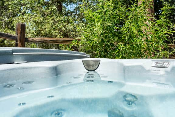 Cozy Cliff Haus | Spa | Walk to Village + Marina