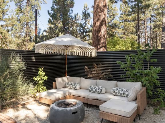 Designer Cottage | Hot tub | fire pit | BBQ grill - Image 1