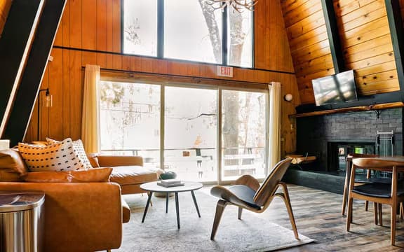 Modern Moonridge Cabin | STELLAR LOCATION | Dog OK - Image 1