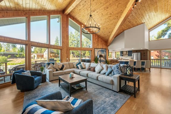 Pines & Paddles • Lakefront • Spa • Gaming Loft