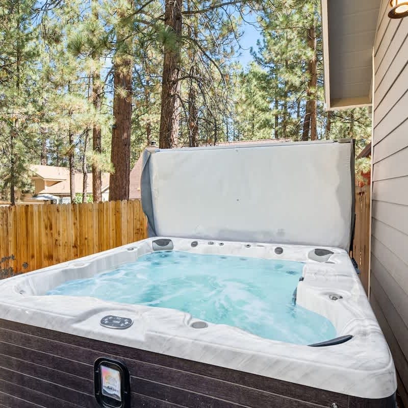 Pine Summit | Hot Tub+Sauna | BBQ | Arcade + Games